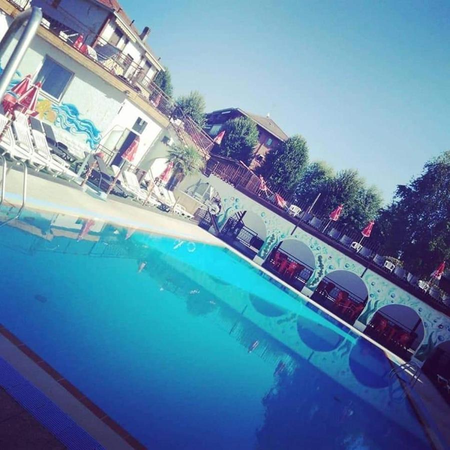 B&B The Sun Swimming & Pool Turyn Zewnętrze zdjęcie